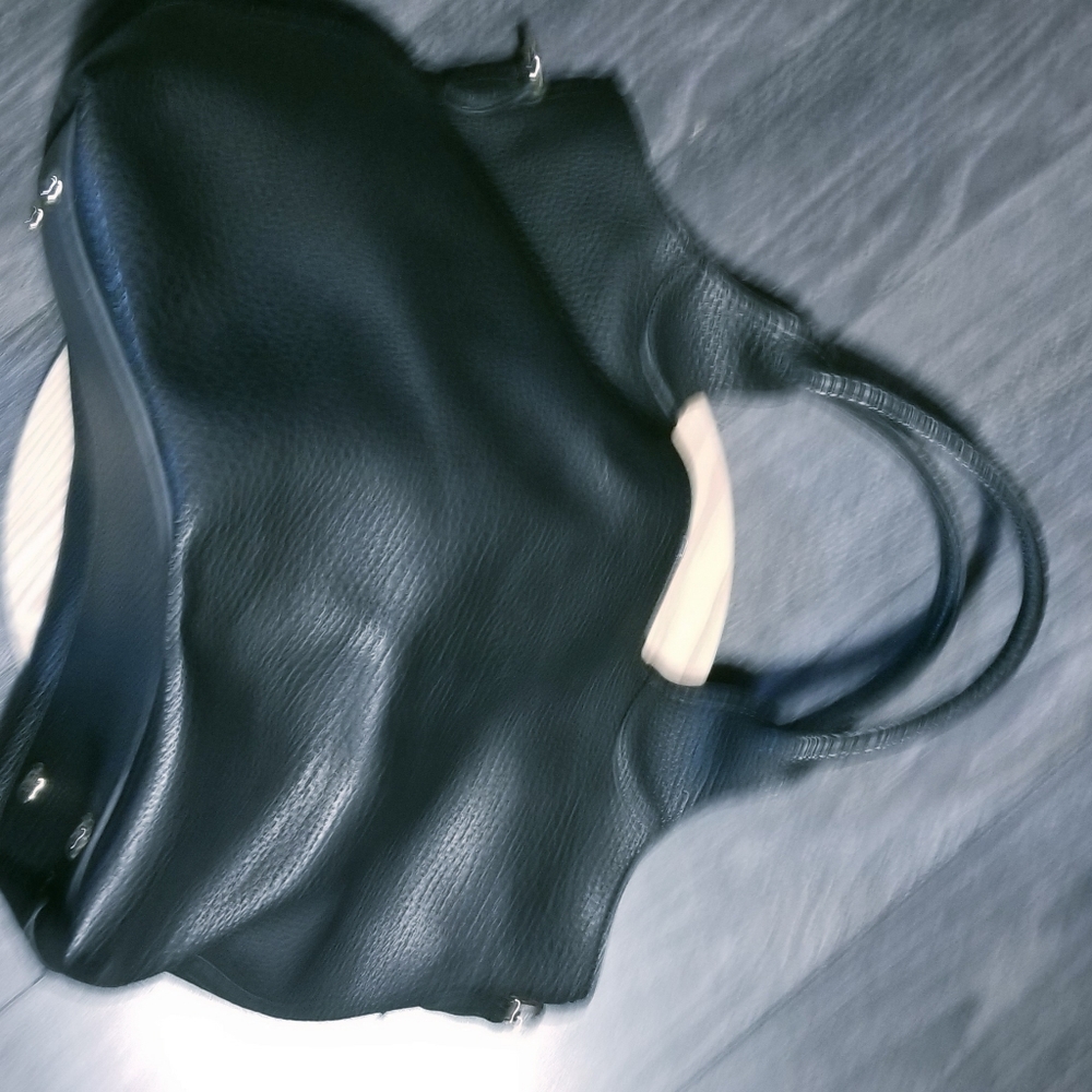 Pebbled Faux Leather Tote - Picture 4 of 9